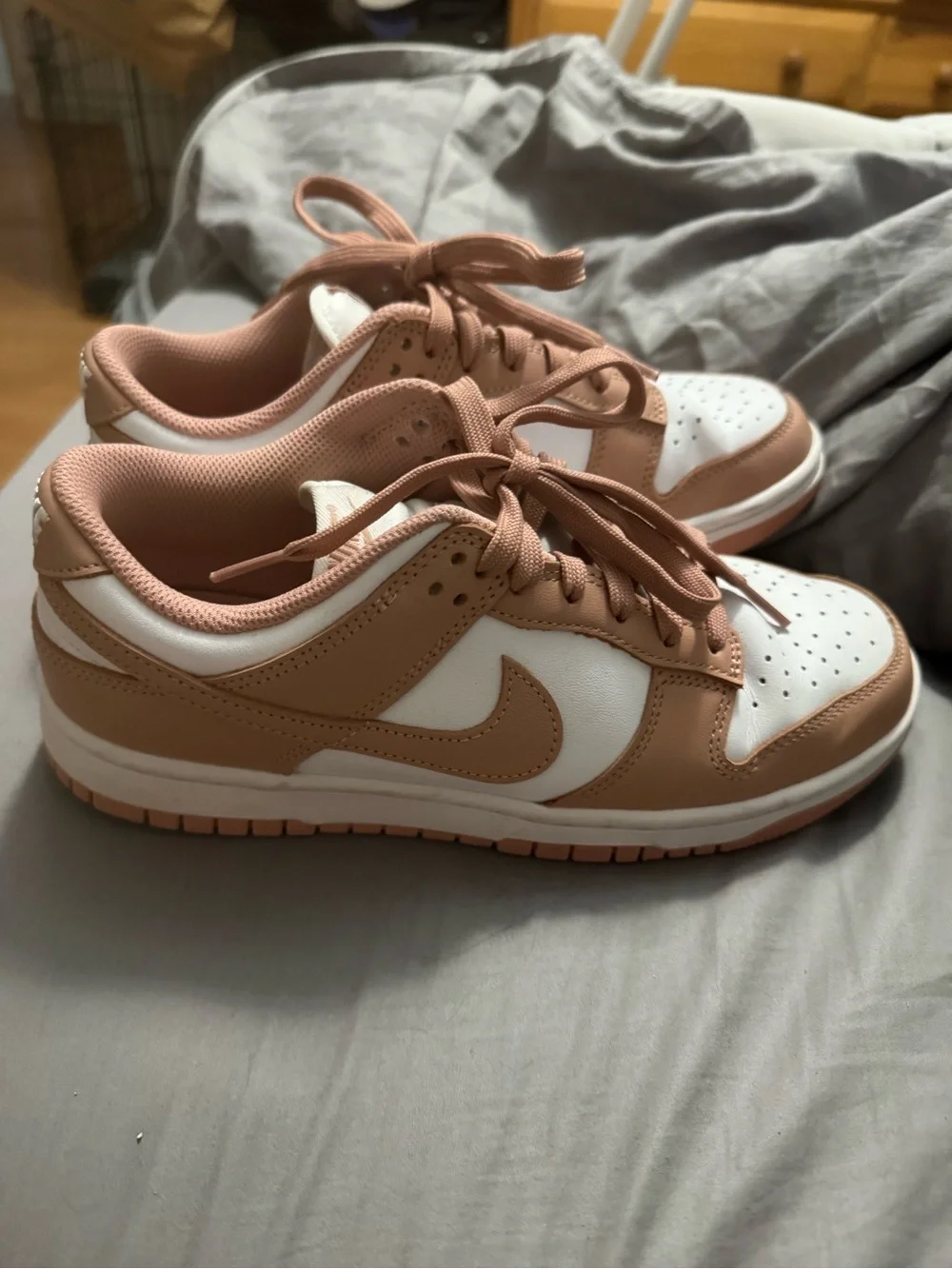 Nike Women's Low-Top Sneakers in White and Blush